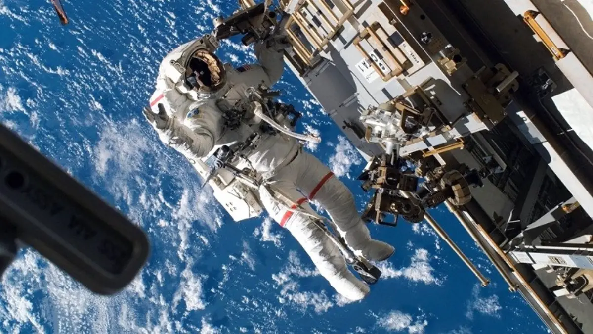 Nasa, Kadın Astronotların \'Giysi Bedeni\' Skandalı ile İlgili Açıklama Yaptı