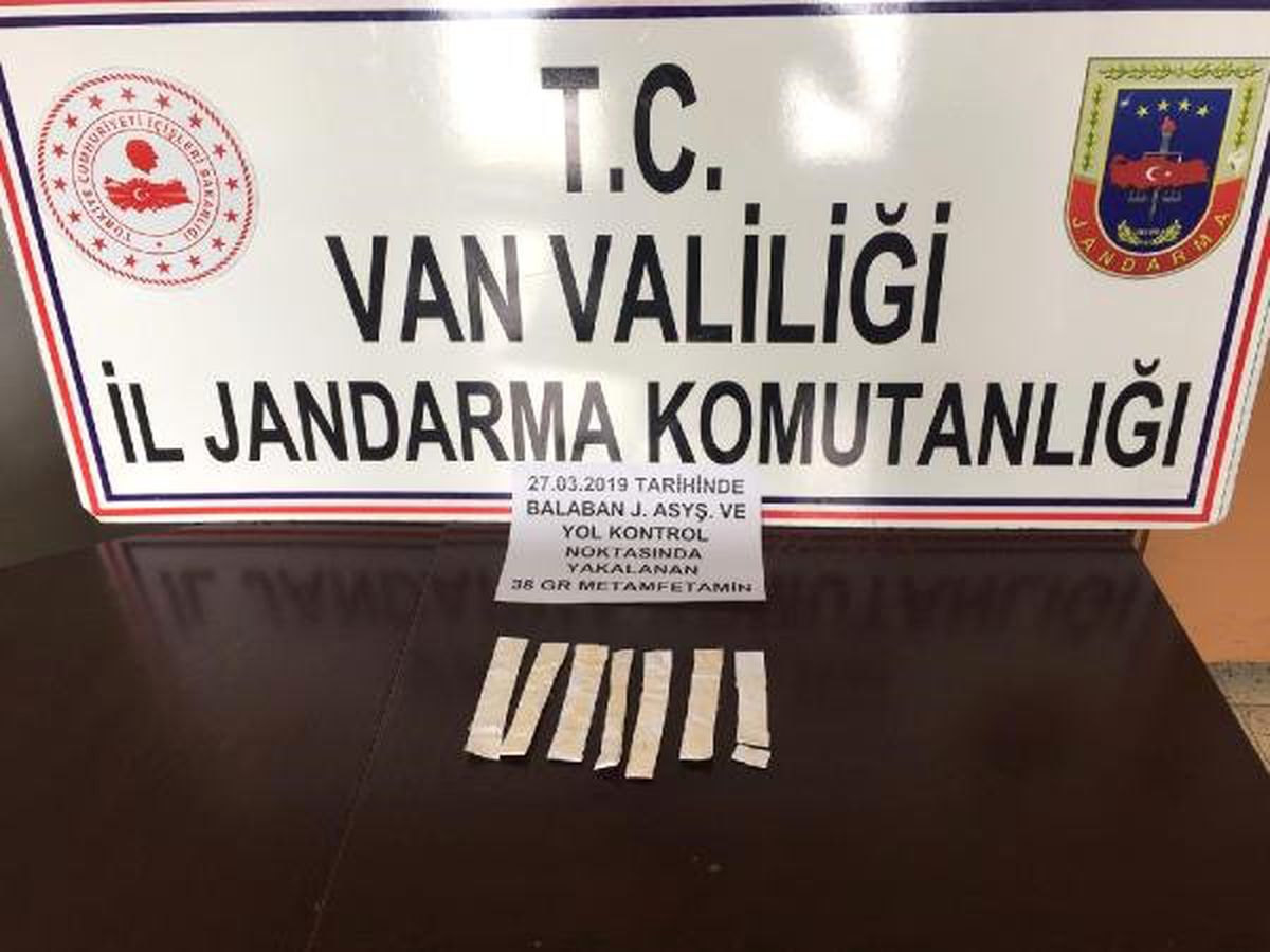 Otobüste Eşofman Astarına Gizledikleri Metamfetaminle Yakalandılar