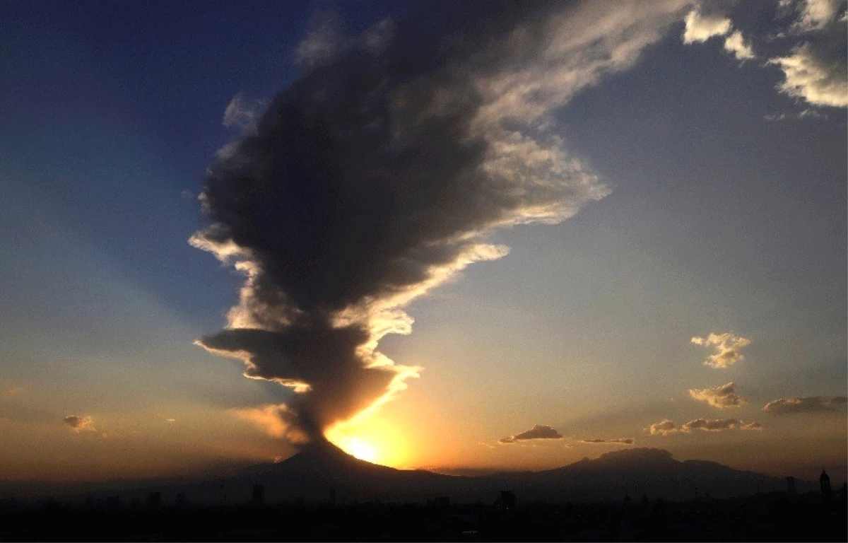 Popocatepetl Yanardağı Bir Haftada 3 Kez Patladı