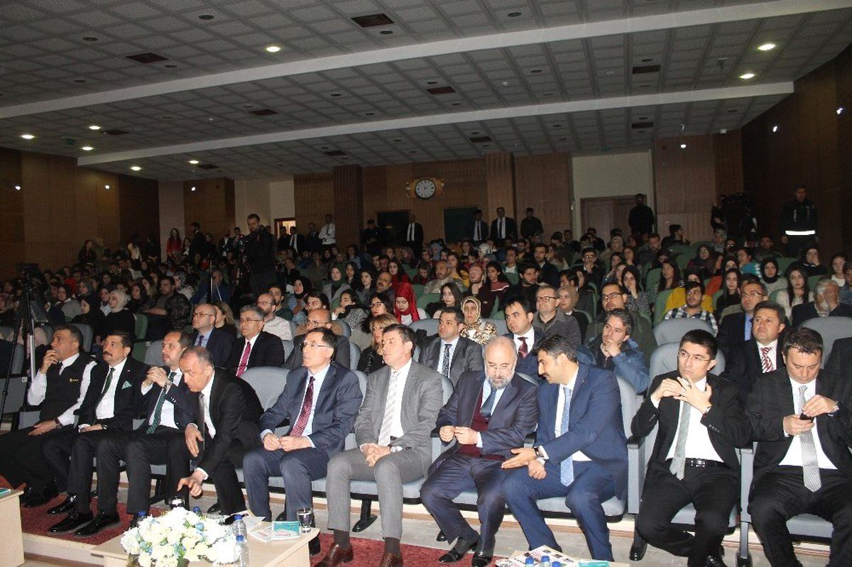 Şeref Malkoç\'tan \'Ombudsmanlık\' Konferansı