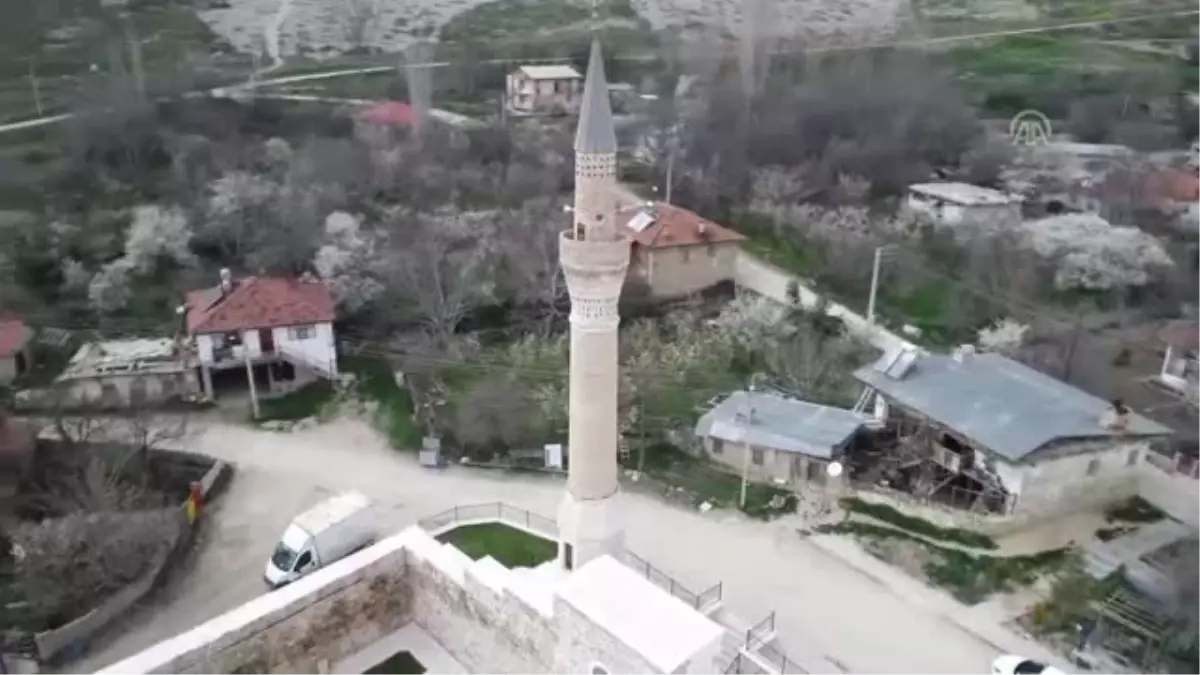 Taç Kapısıyla Ünlü 700 Yıllık Alaaddin Cami İbadete Hazır