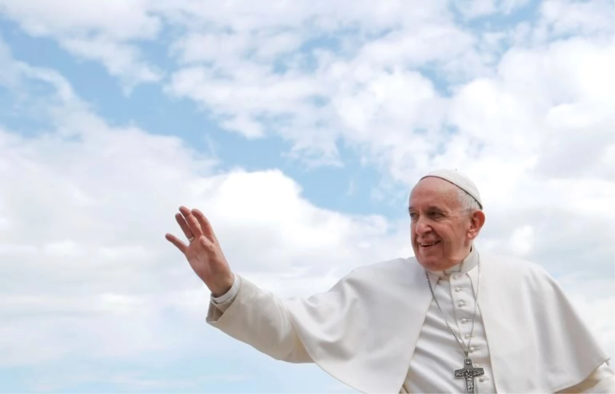 Vatikan: Papa Mikrop Bulaşmasın Diye Yüzüğünü Öptürmek İstemedi