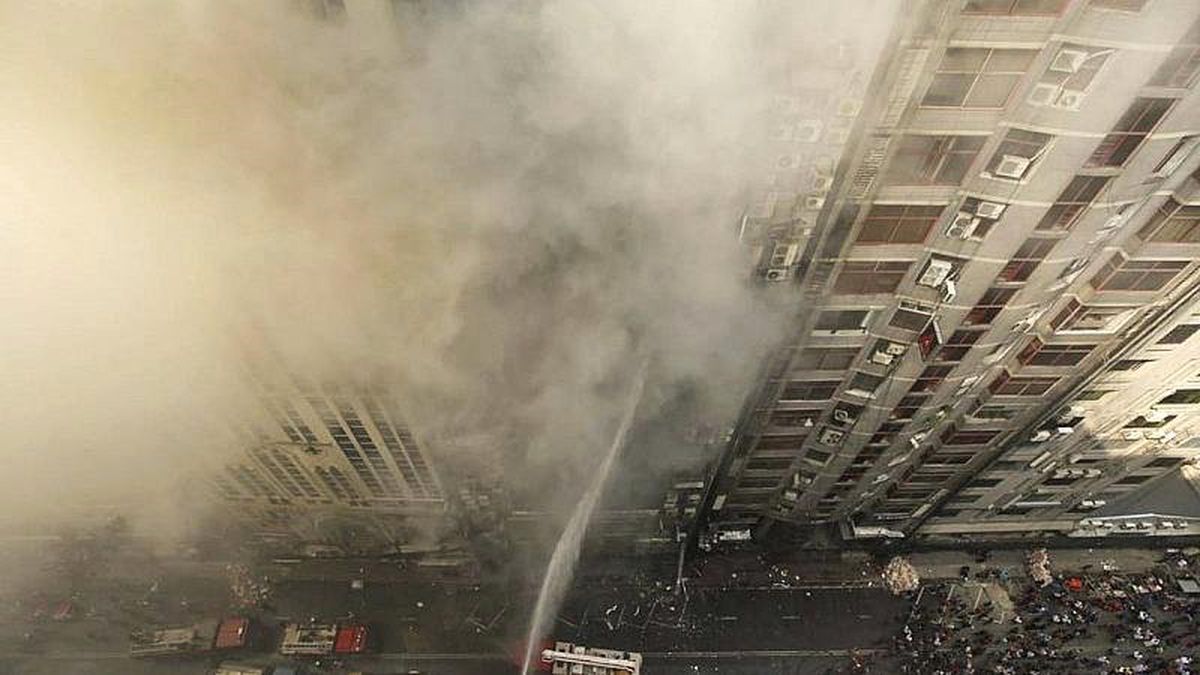 Video | Bangladeş\'te Çok Katlı Binada Yangın: En Az 7 Ölü