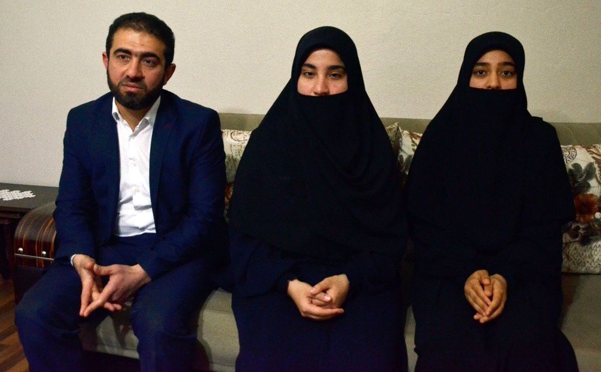 Adana\'da Tesettürlü Kadınlara Çirkin Saldırı