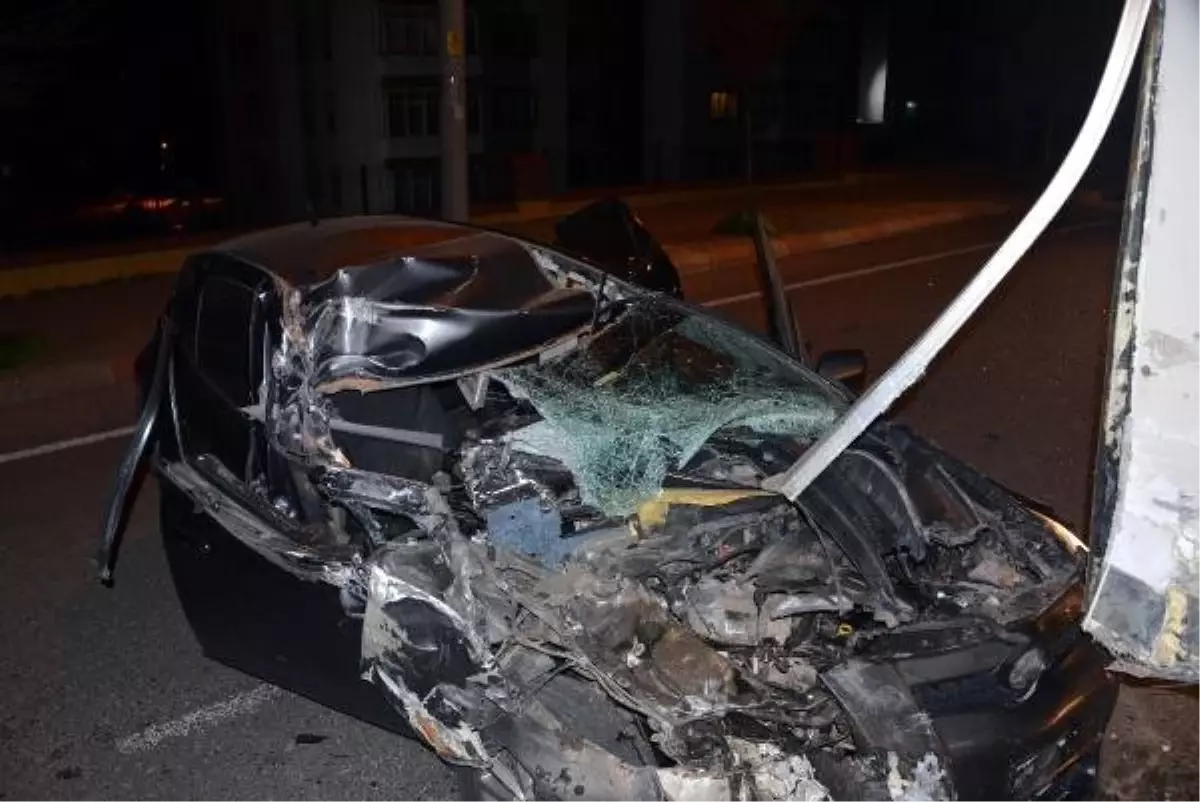 Alkollü Sürücü, Hurdaya Dönen Otomobilden Sağ Çıktı