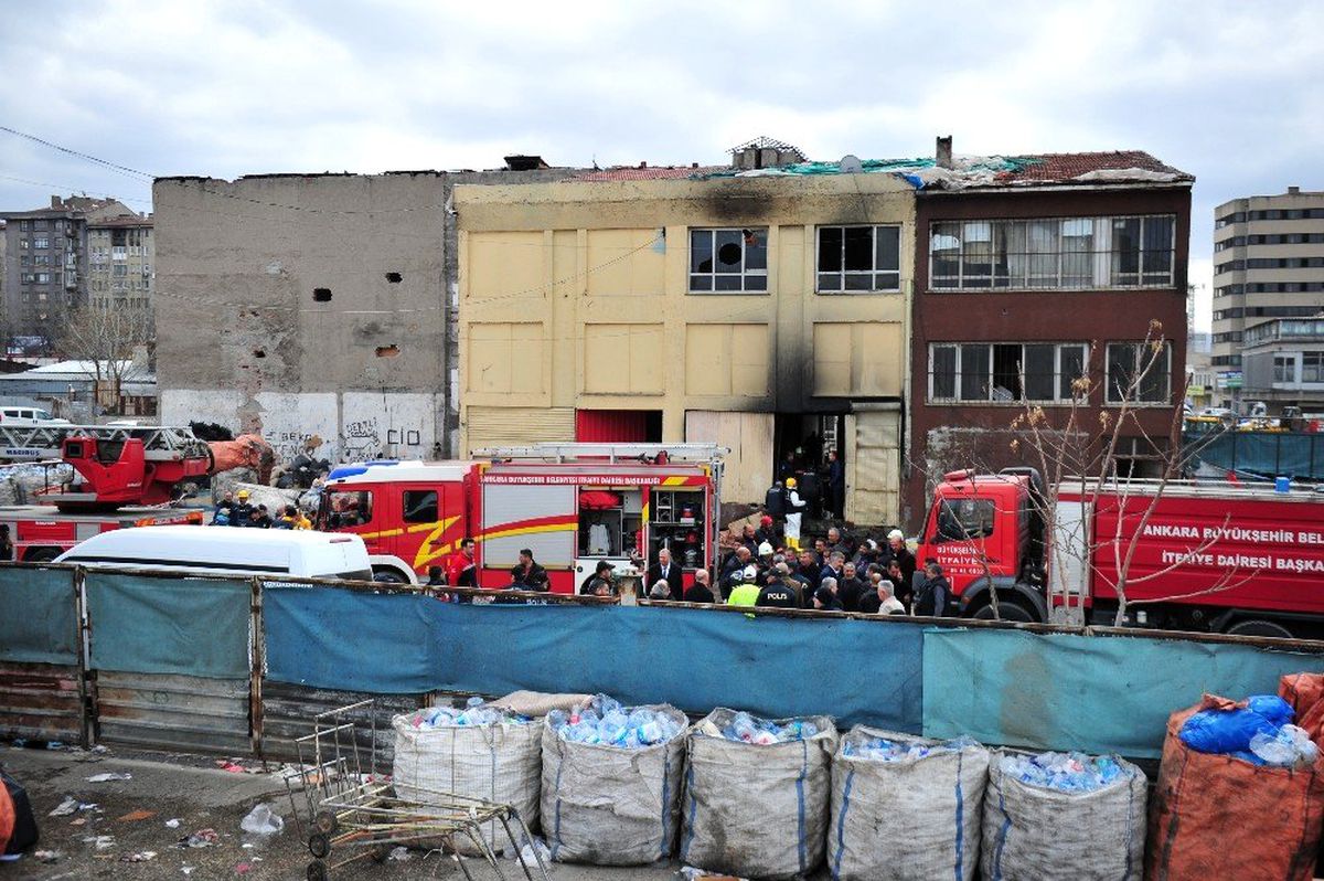 Ankara\'da Metruk Binada Yangın: 5 Ölü, 11 Yaralı