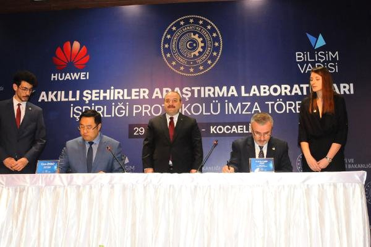 Bakan Varank: Türkiye Bilim İnsanları İçin Bir Cazibe Merkezi Haline Geliyor