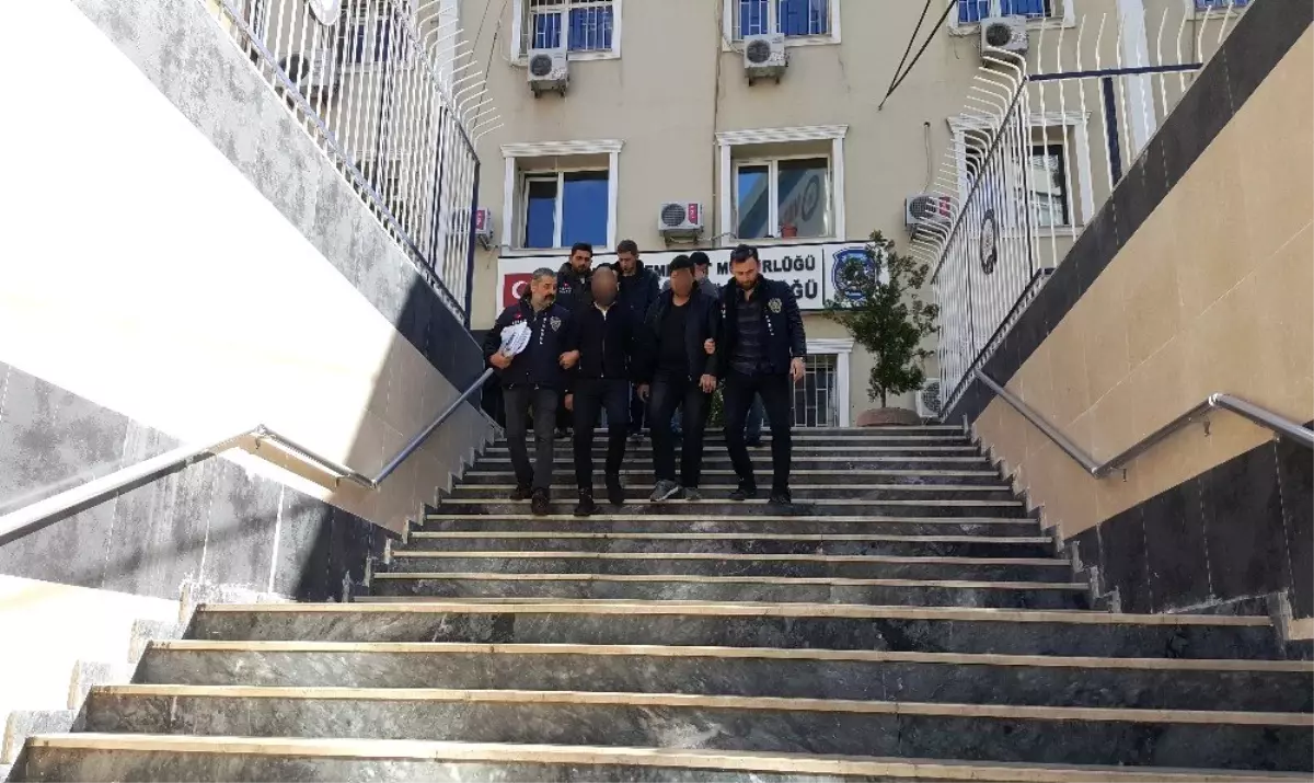 Balıkesir\'den Geldi, Çocukluk Arkadaşını Öldürdü