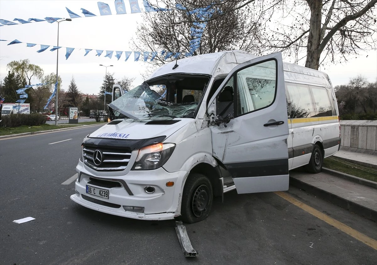 Başkentte Trafik Kazası: 2 Yaralı