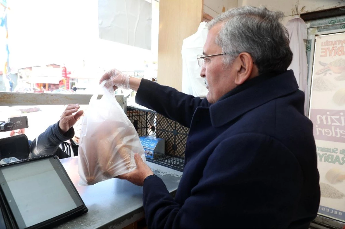 Beykoz Adayı Murat Aydın İhe\'de Vatandaşlara Ekmek Dağıttı, Pazarın Nabzını Tuttu