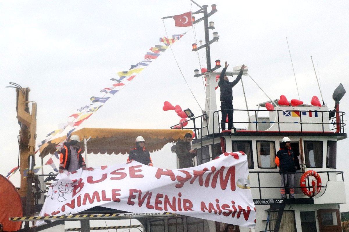 Denizde Şaşırtan Evlilik Teklifi