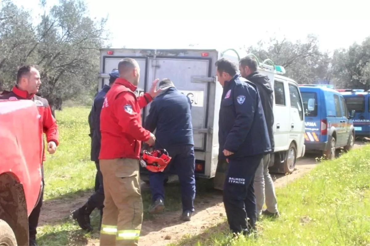 Devrilen Traktörünün Altında Kalarak Öldü