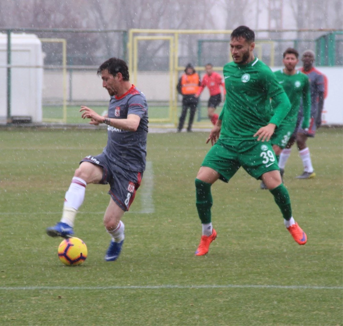 Dg Sivasspor Hazırlık Maçında Sivas Belediyespor\'u 2-1 Mağlup Etti