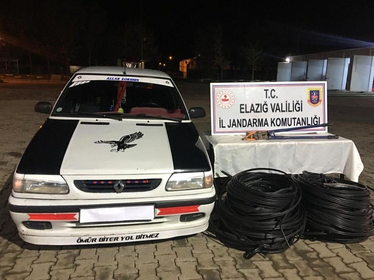 Elazığ\'da Kablo Çalan 2 Şüpheli Suçüstü Yakalandı