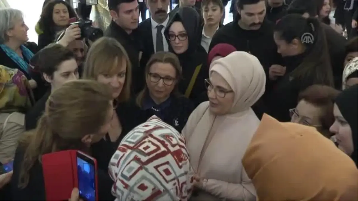 Emine Erdoğan, Togem-Der\'in Cemre Çarşısı\'nda Düzenlediği Etkinliğe Katıldı