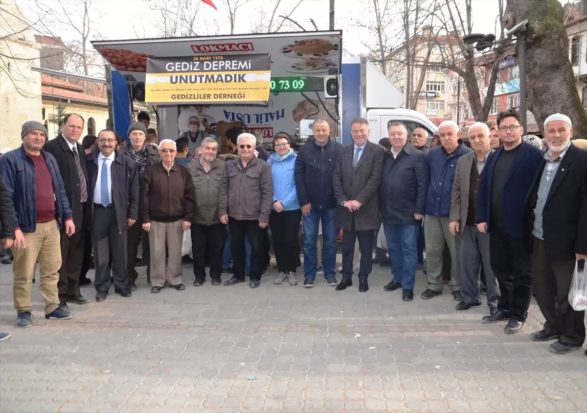 Gediz Depremi\'nde Hayatını Kaybedenler Anıldı