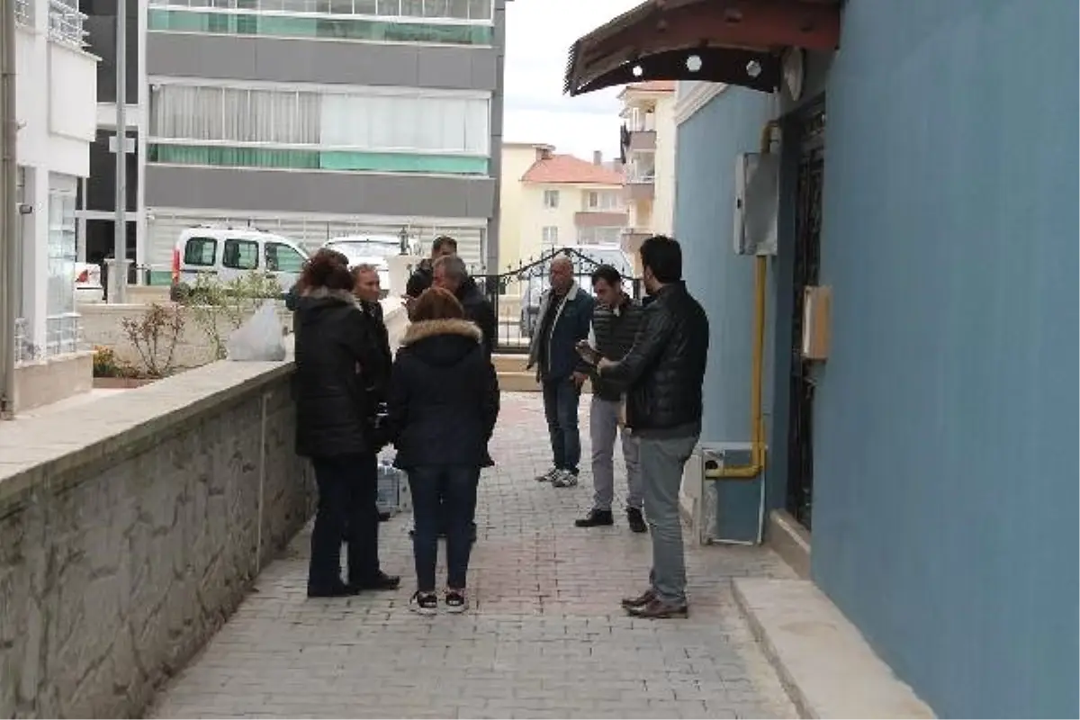 Hırsızlık İçin Girdikleri Evdeki Köpeği Banyoya Kapattılar