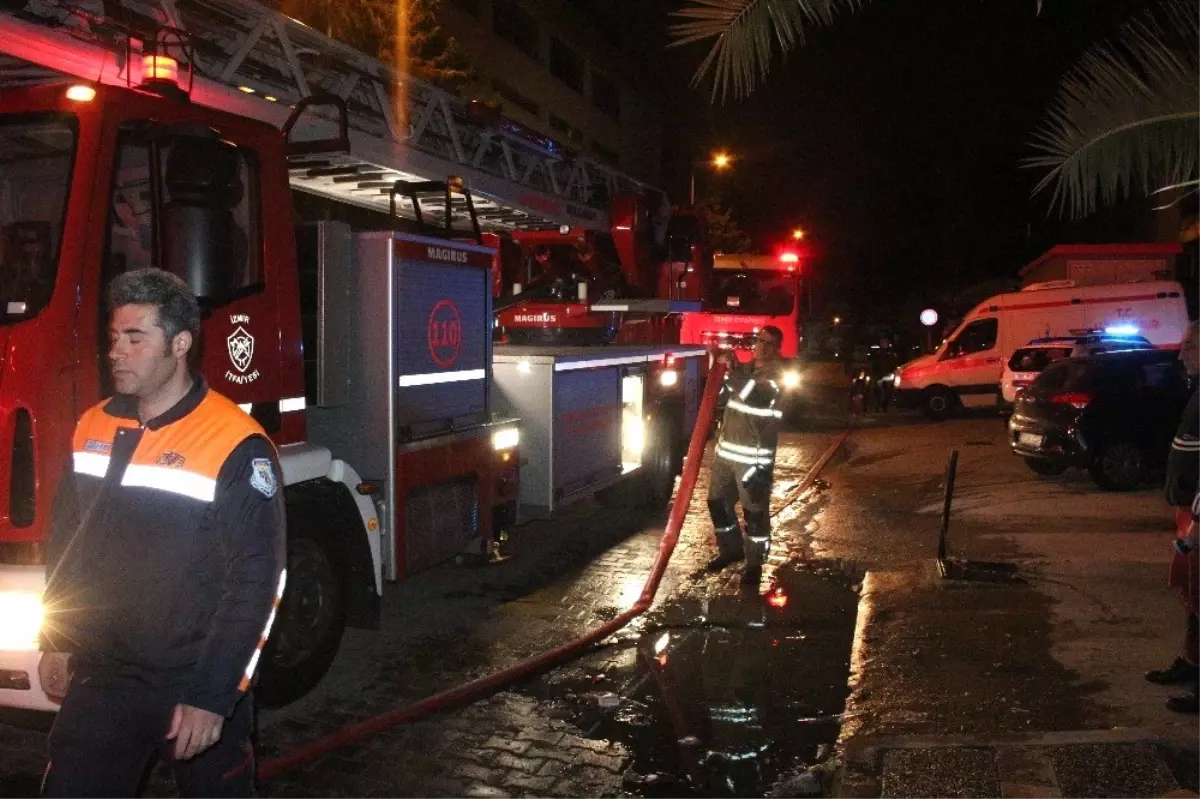 İzmir\'de Korkutan İş Yeri Yangını