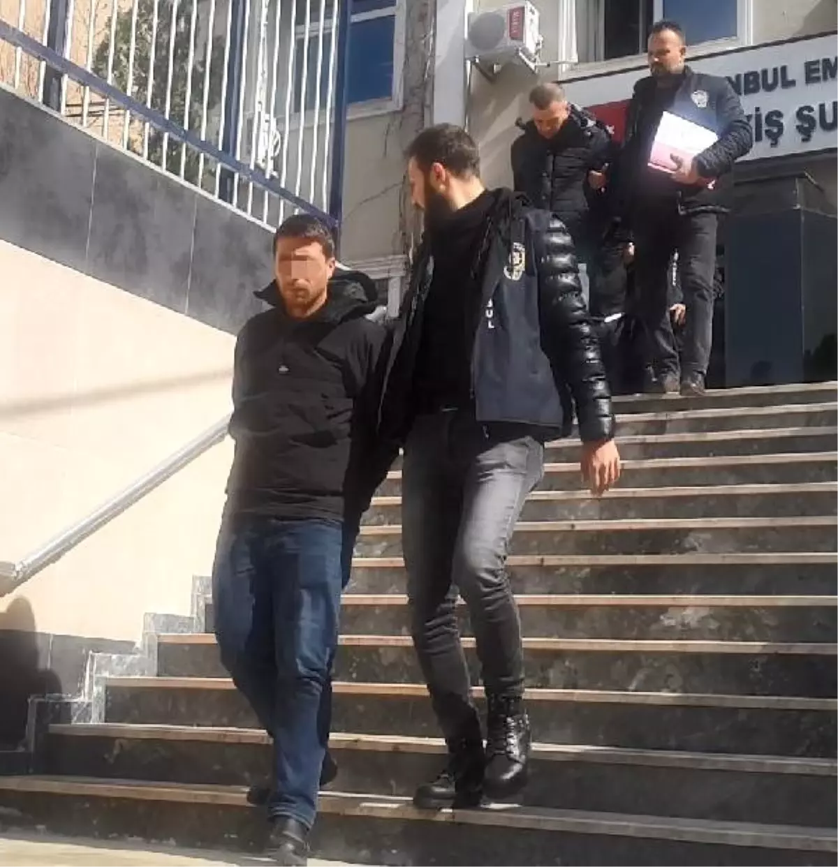 Kadıköy\'de Evden 1 Milyon Liralık Hırsızlık Yapan Şüpheliler Yakalandı