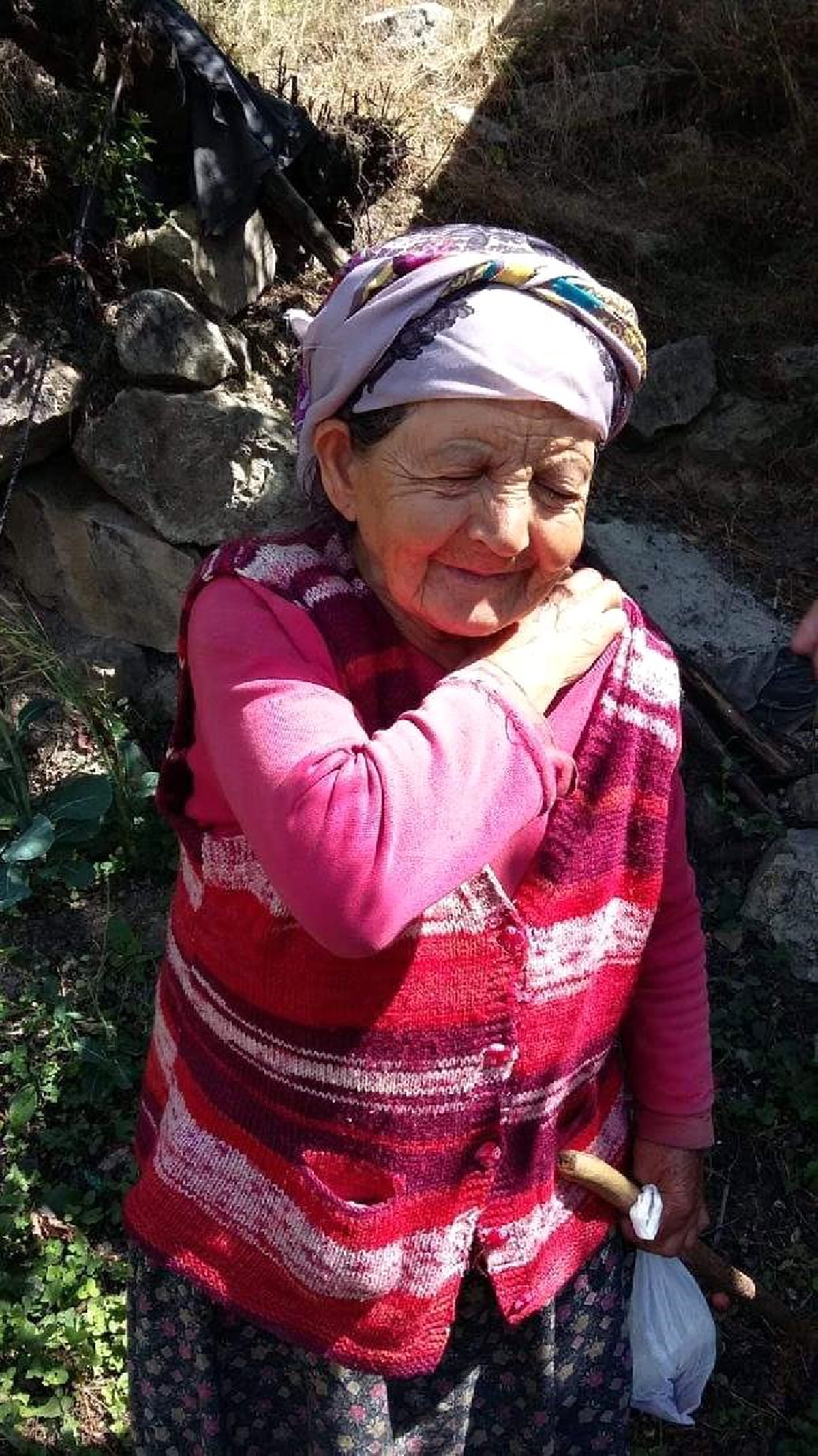 Kayıp Yaşlı Kadının Yol Kenarında Cesedi Bulundu