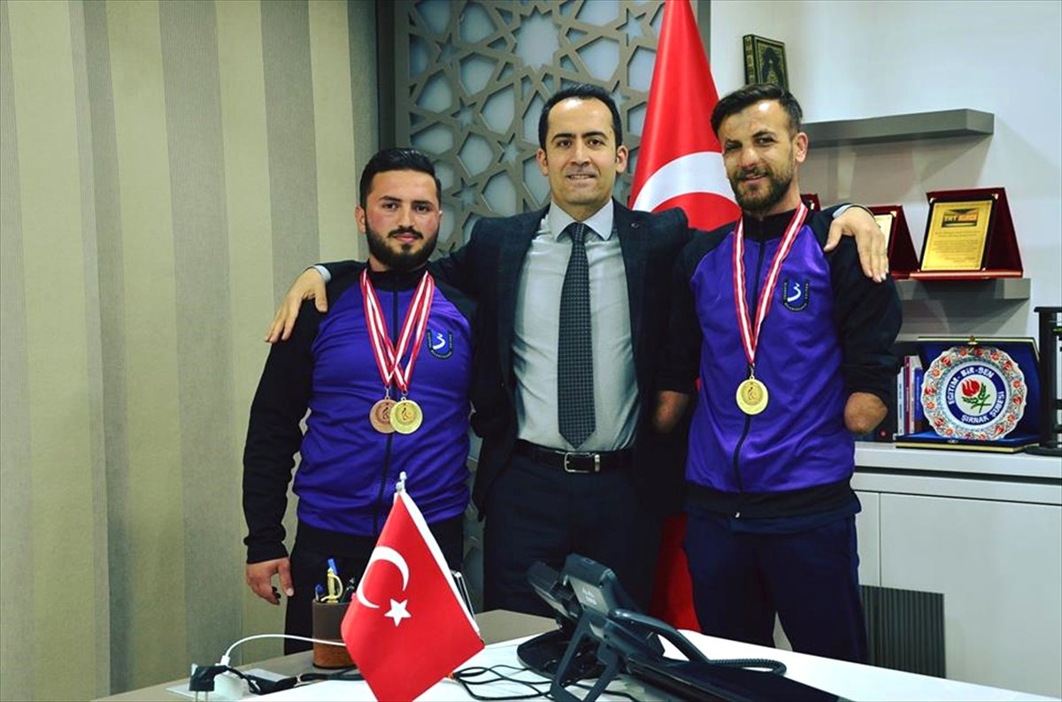 Kaymakam Yakınoğlu\'na, Başarılı Sporculardan Ziyaret