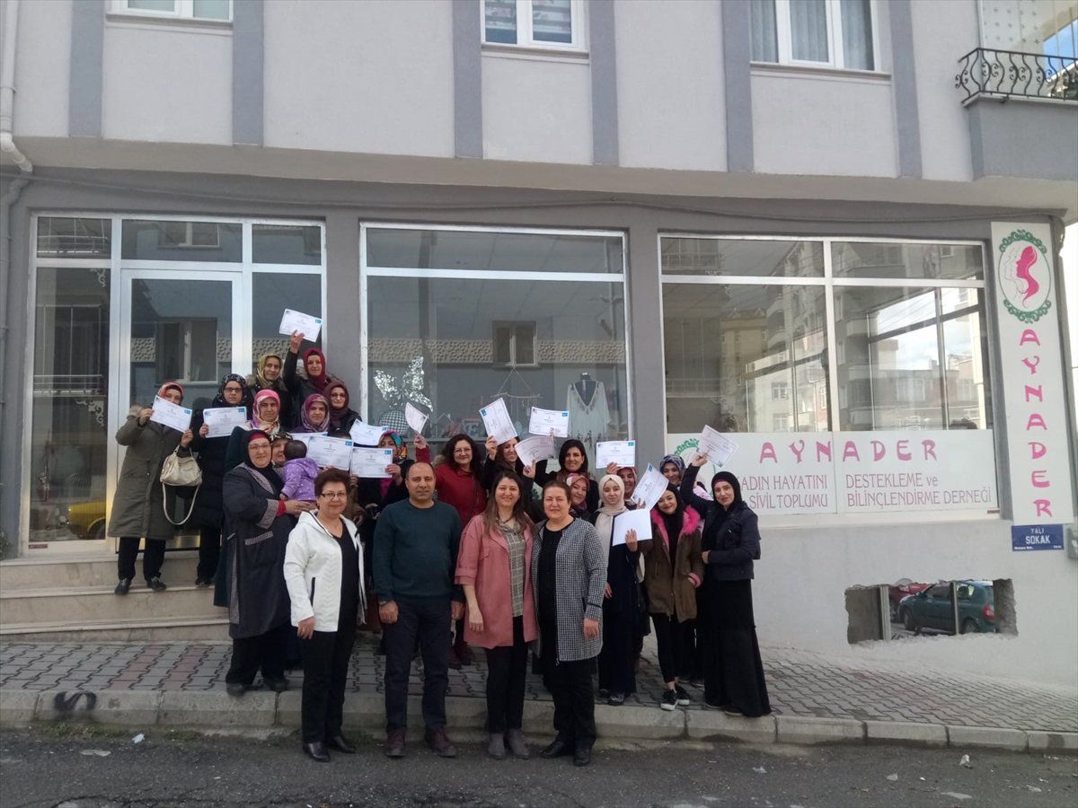 Kursu Tamamlayan Kadın Girişimcilere Sertifikaları Verildi