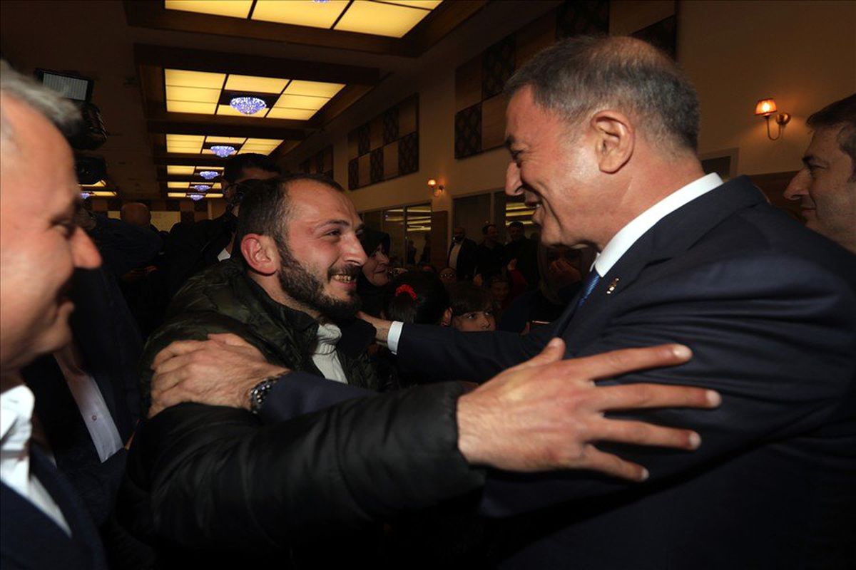Milli Savunma Bakanı Akar Şehit Aileleri ve Gazilerle Bir Araya Geldi