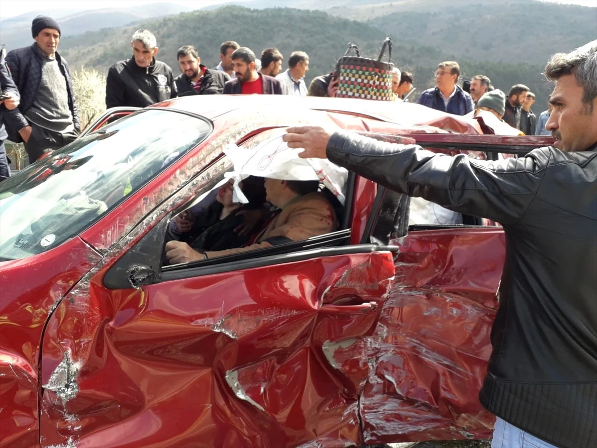 Mudurnu\'da Trafik Kazası: 3 Yaralı