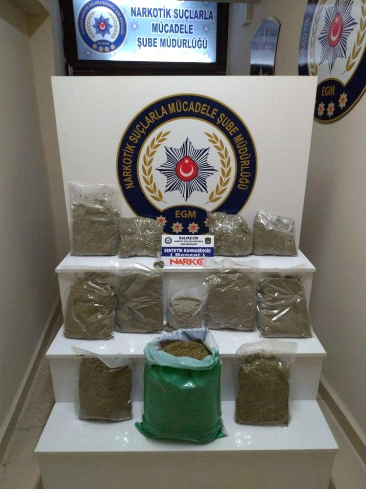 Polisten Uyuşturucu Tacirlerine Büyük Darbe