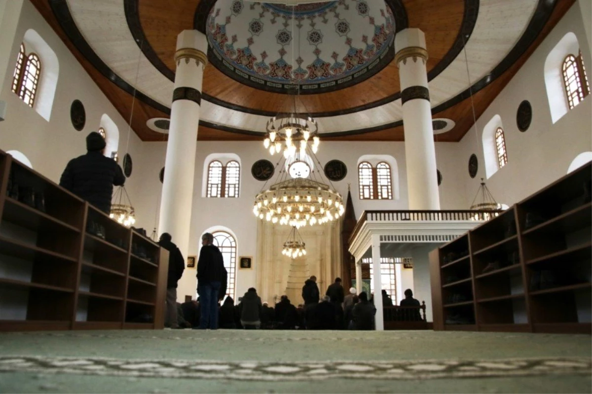 Rize\'de Taşınan Eski Orta Cami Yeni Yerinde İbadete Açıldı