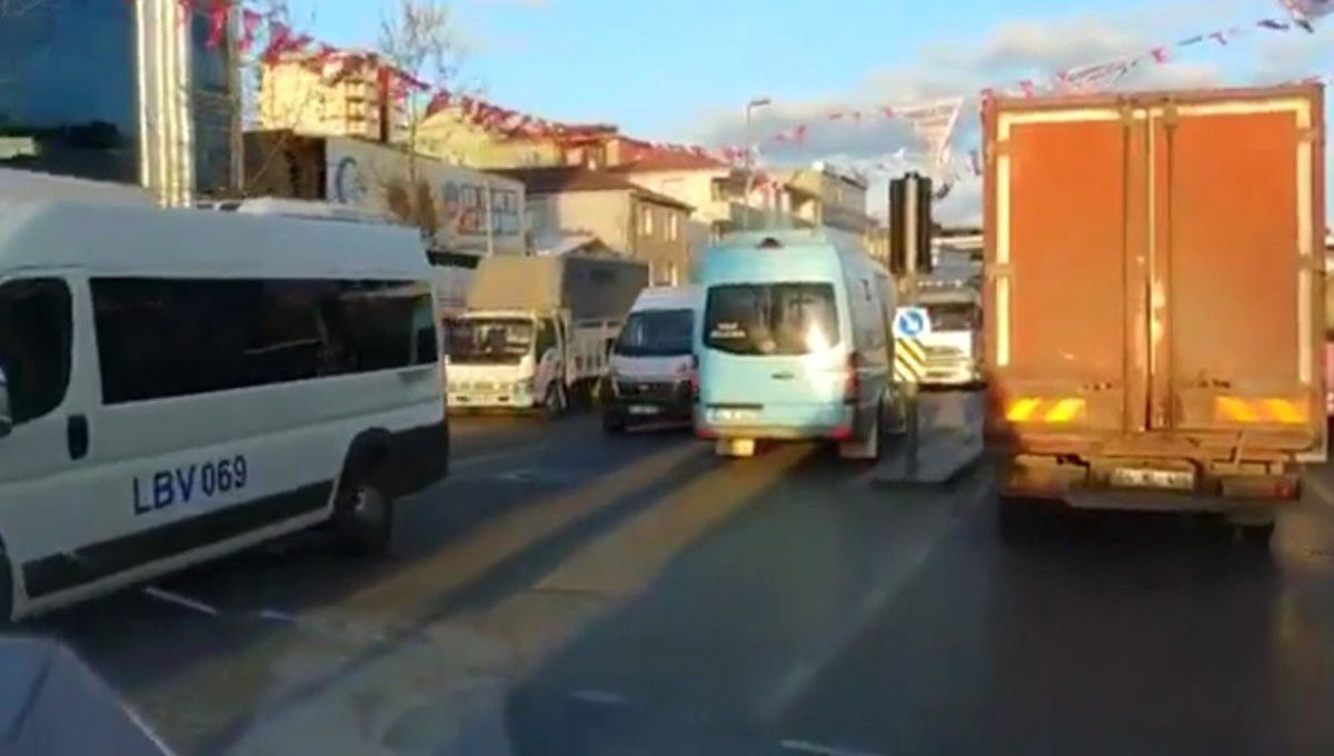 Sancaktepe\'de Minibüsçü Terörü Kamerada