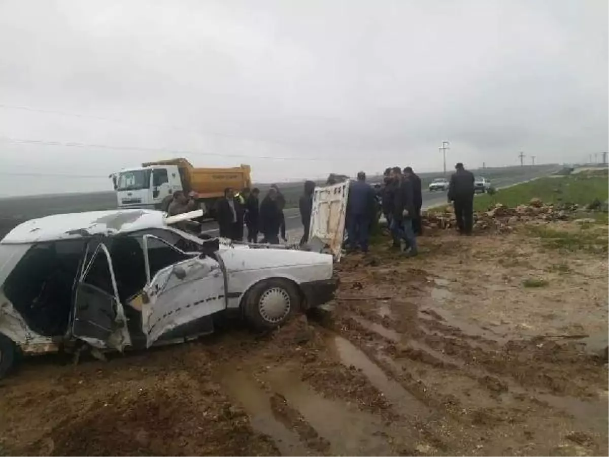 Şanlıurfa\'da Otomobiller Çarpıştı: Hdp\'li Sürücü ve 5 Kişi Yaralı