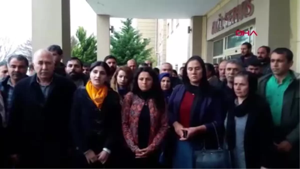 Şanlıurfa\'da Otomobiller Çarpıştı Hdp\'li Sürücü ve 5 Kişi Yaralı