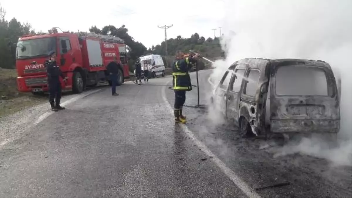 Seyir Halindeki Hafif Ticari Araç, Alev Alev Yandı