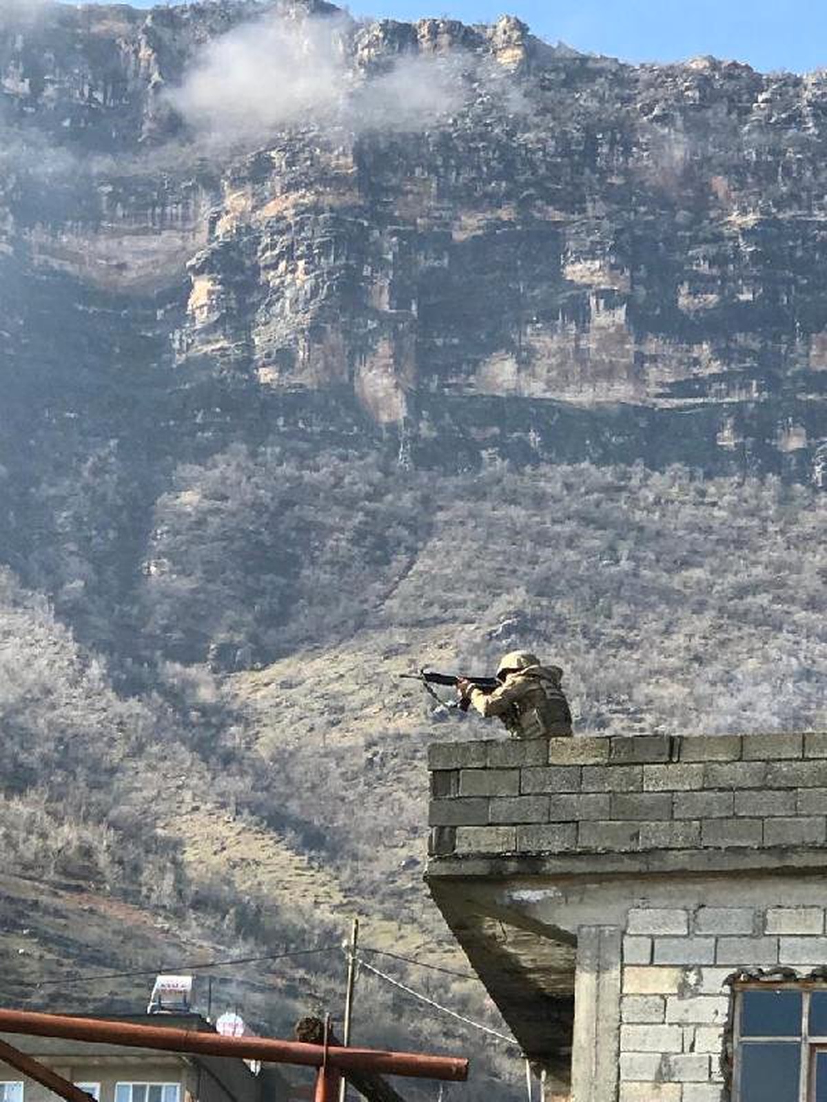 Siirt\'te Pkk/kck\'ya Yardım ve Yataklık Operasyonu: 4 Gözaltı