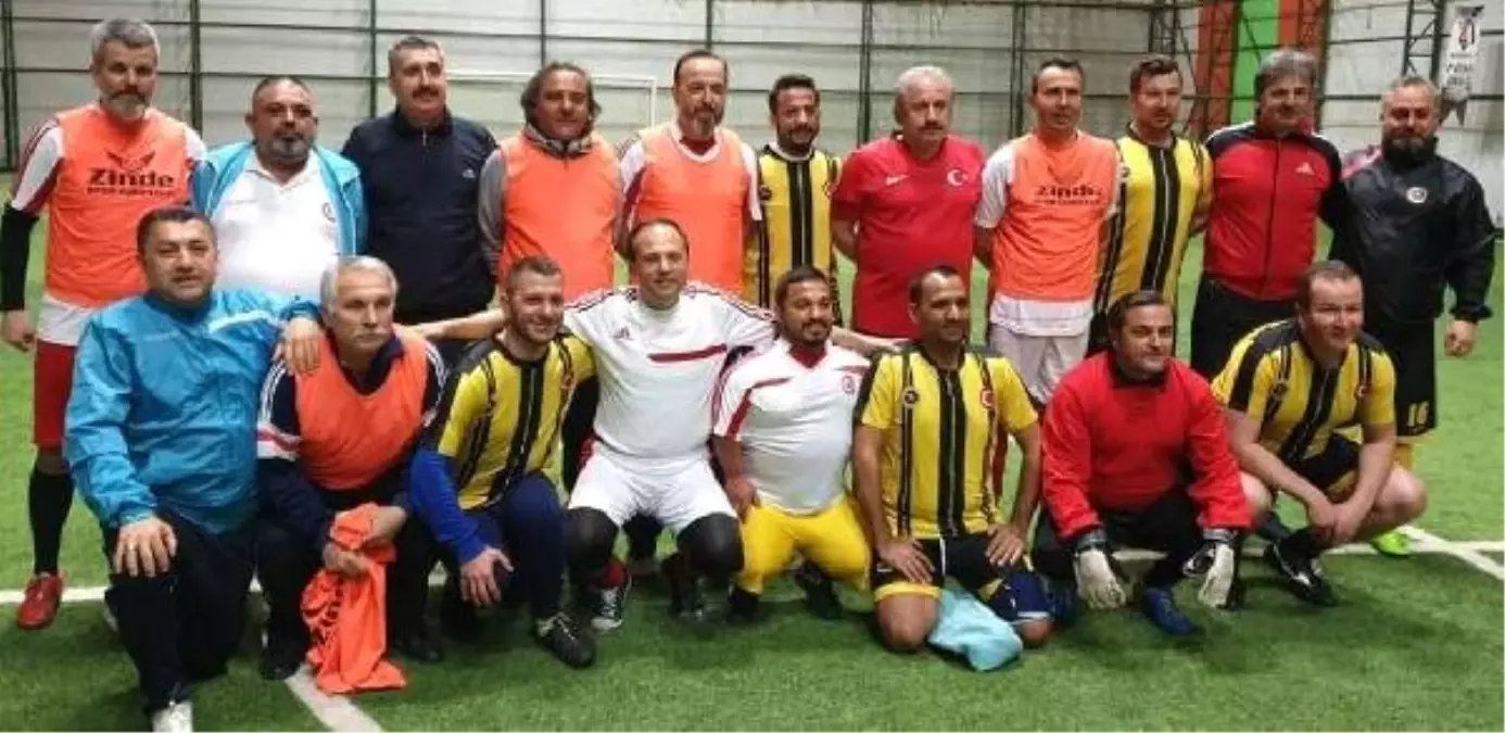 TBMM Başkanı Şentop, Halı Sahada Futbol Oynadı