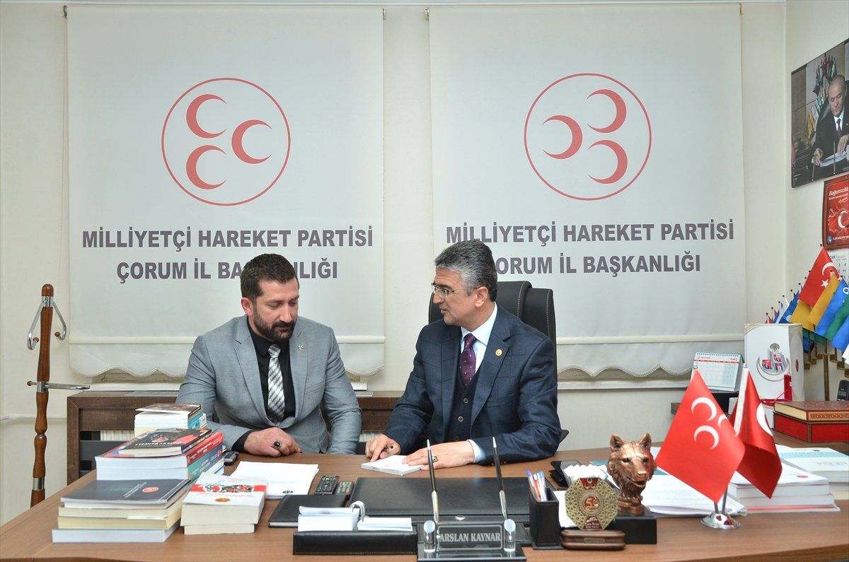 Teröristler Takım Elbise Giyip Belediye Meclisine Yerleşmeye Çalışıyor"