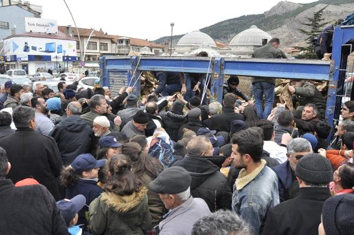 Tokat\'ta Ücretsiz Fidan İzdihamı