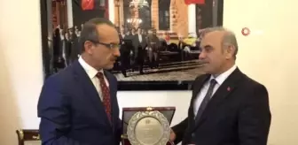 Vali Yavuz'dan Süresi Dolan Belediye Başkanlarına Teşekkür Plaketi