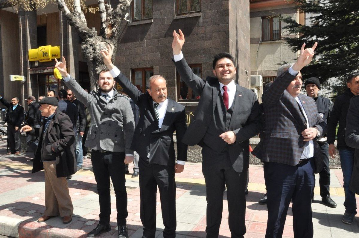Afyonkarahisar\'da MHP\'den Zafer Yürüyüşü