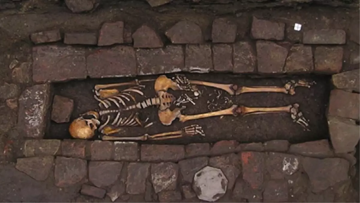 Arkeologların Araştırmasında Ortaya Çıkan Korkunç Gerçek: Tabutta Doğum