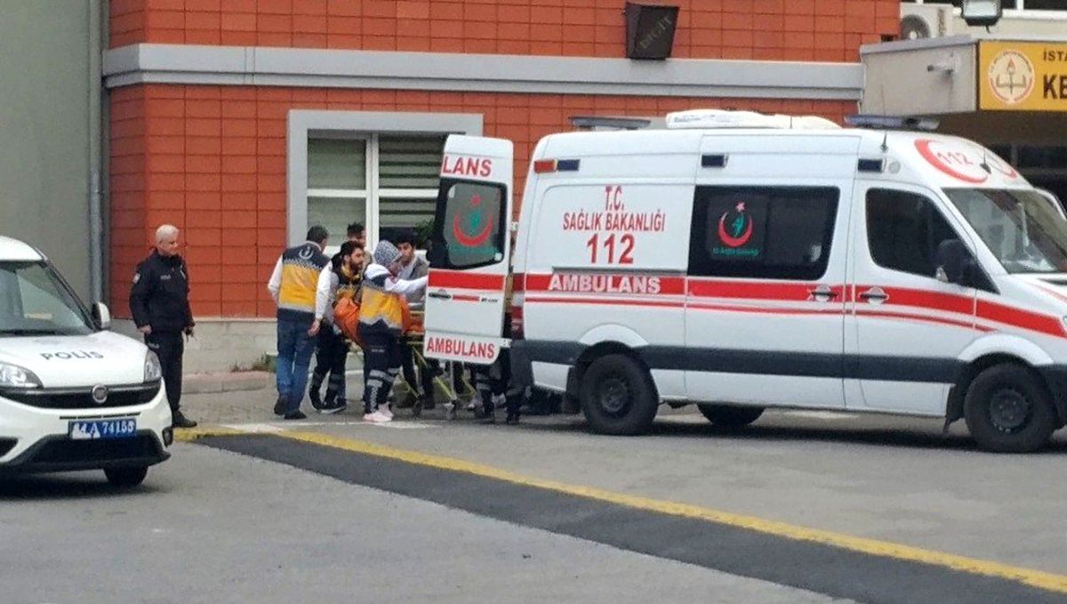 Bahçelievler\'de Okul Çıkışı 2 Lise Öğrenci Bıçaklandı