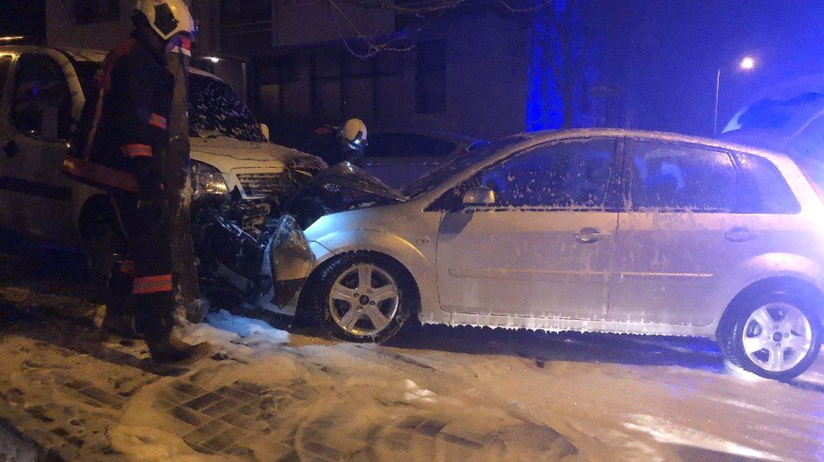 Başkent\'te Zincirleme Trafik Kazası: 1 Araç Yandı 1 Kişi de Yaralandı