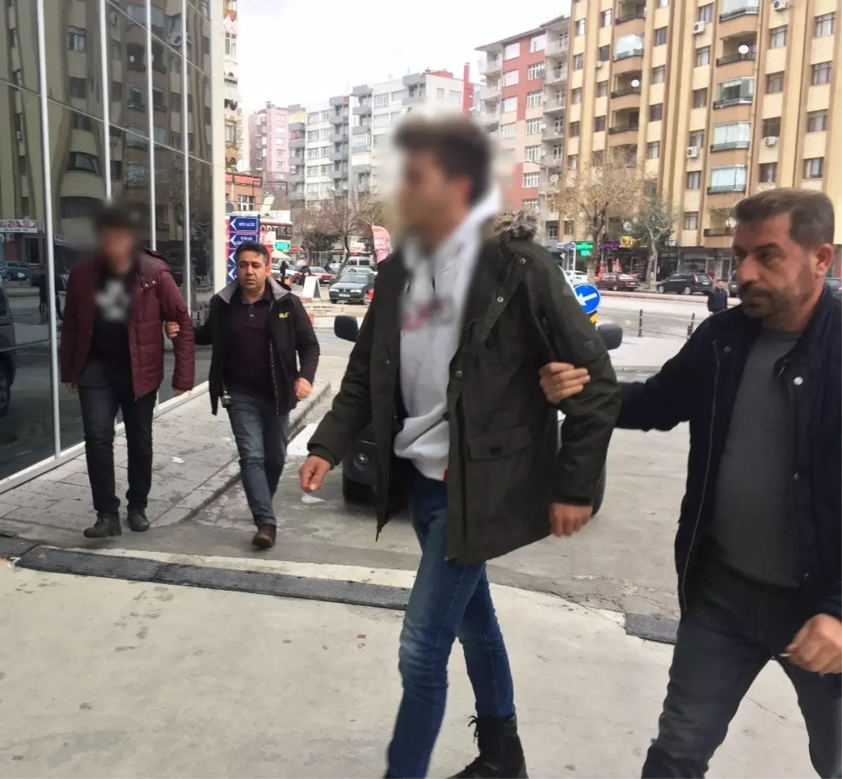 Başörtülü Öğrencilere ve Cumhurbaşkanı Hakaret Eden 2 Şahıs Serbest Bırakıldı