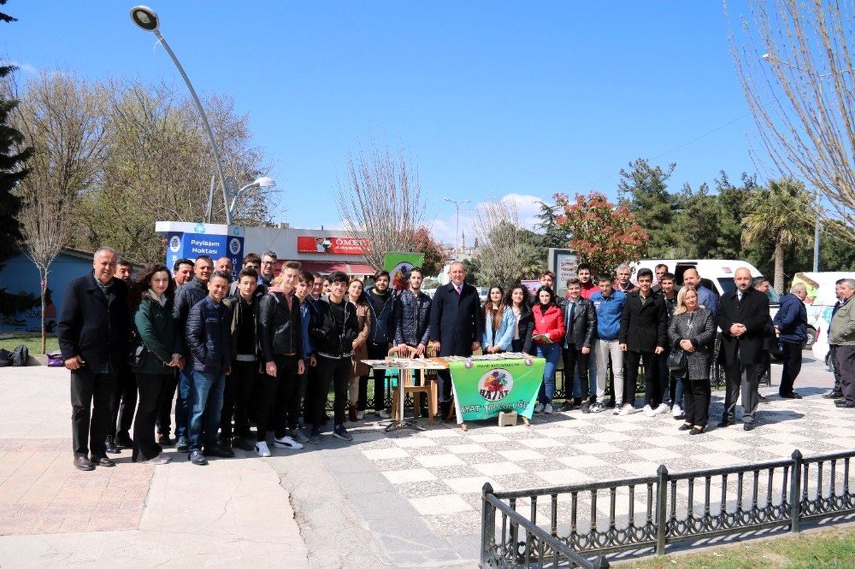 Biga\'da Üniversite Öğrencilerinden Kitap Bağışı Kampanyası
