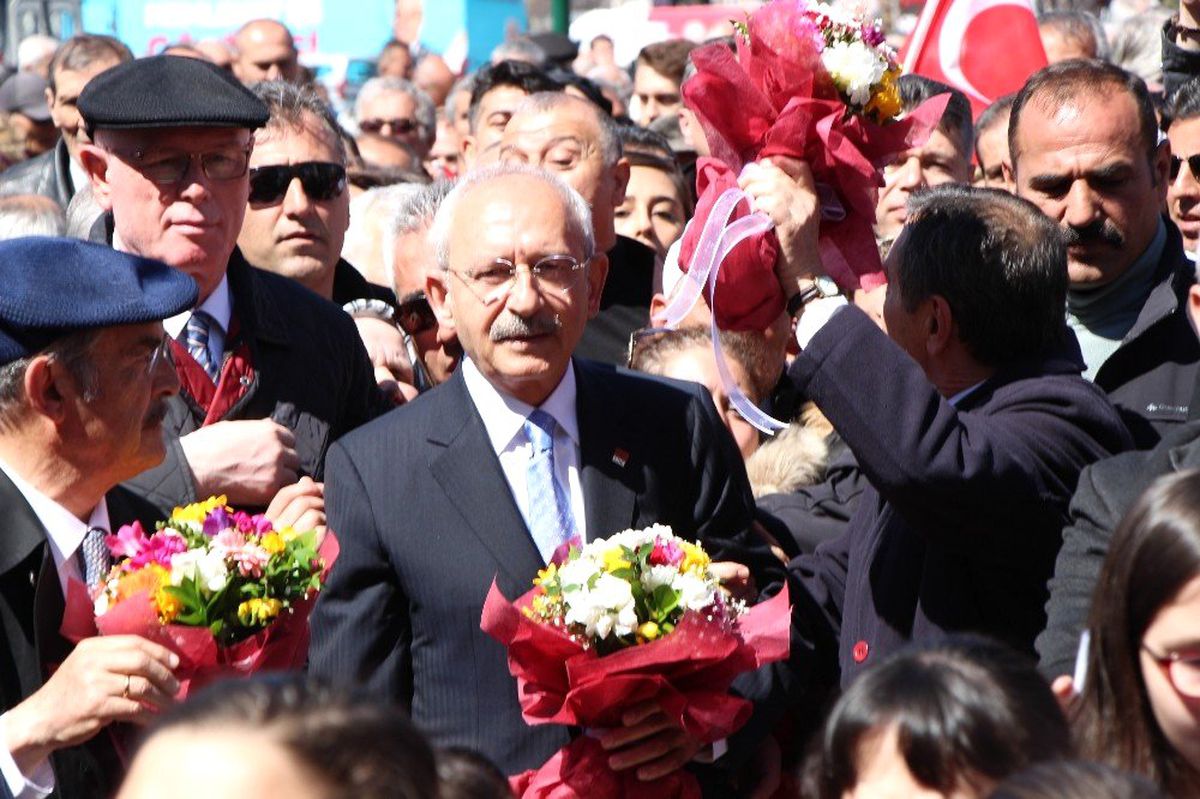 CHP Lideri Kılıçdaroğlu, Eskişehir\'de Bahar Yürüyüşü\'ne Katıldı
