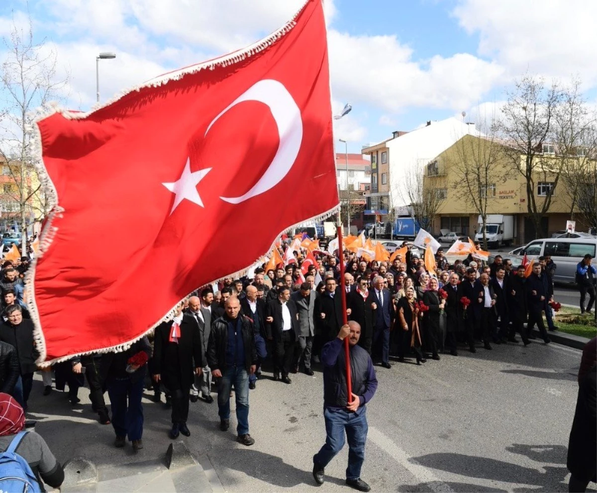 Dışişleri Bakanı Çavuşoğlu Alanya\'da Seçim Otobüsüyle Şehir Turu Yaptı