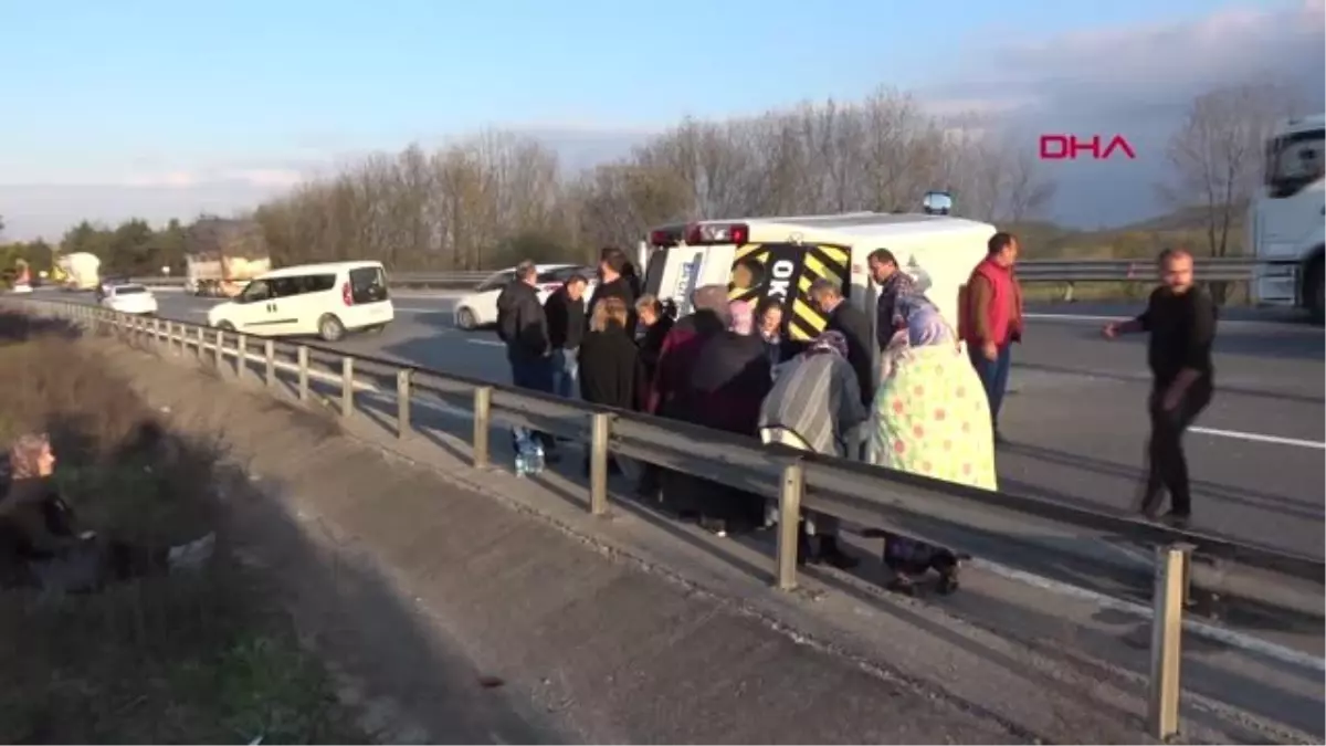 Düzce Lastiği Patlayan Midibüs Devrildi: 17 Yaralı