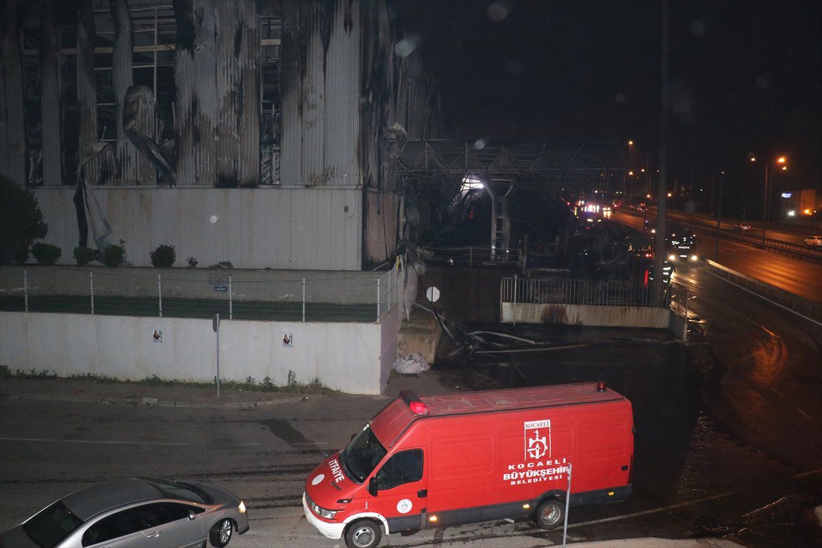 Güncelleme 3 - Kocaeli\'de Fabrika Yangını