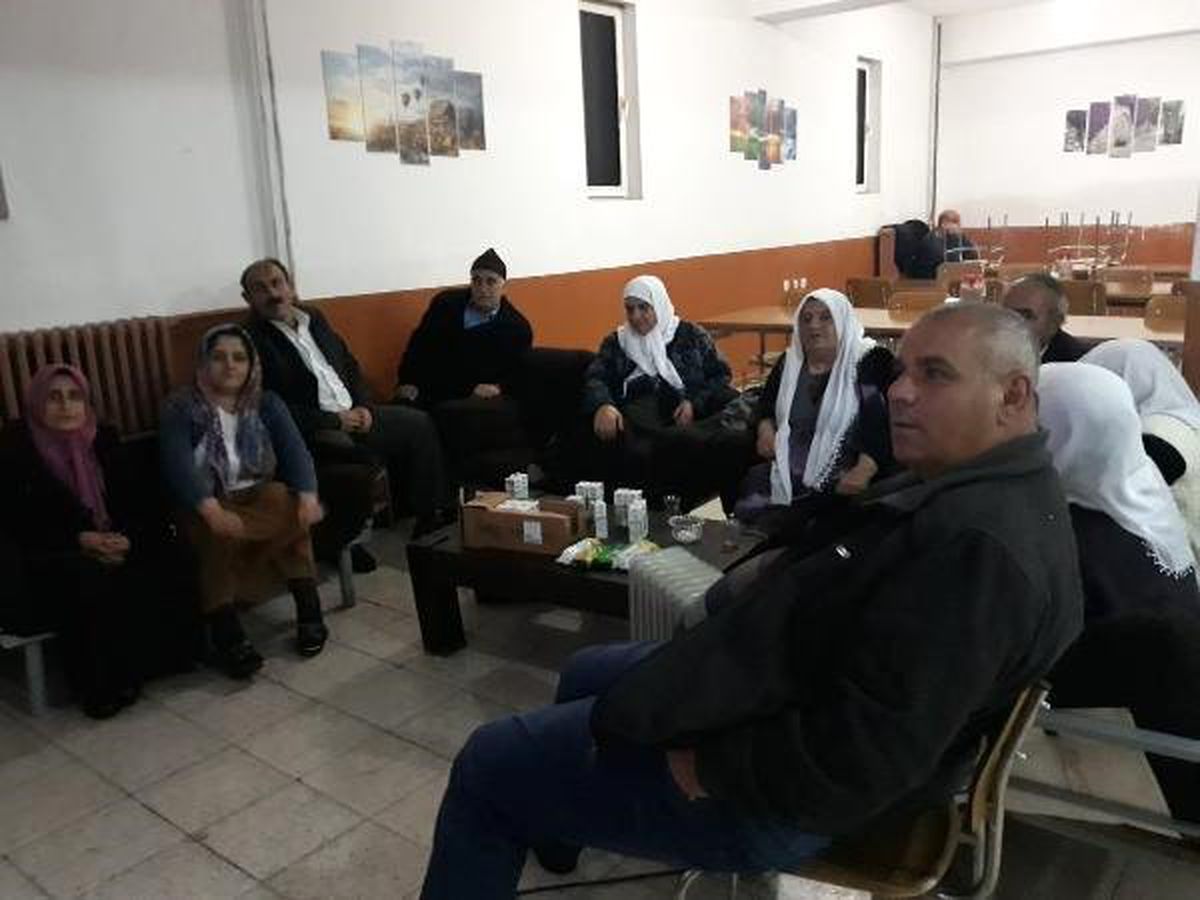 Hakkari\'de Çığda Mahsur Kalan 19 Kişi Askerin Misafiri
